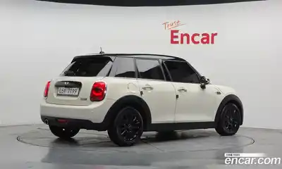 Mini Cooper 2017 1.5 Автомат в Москве № 825286, миниатюра 2