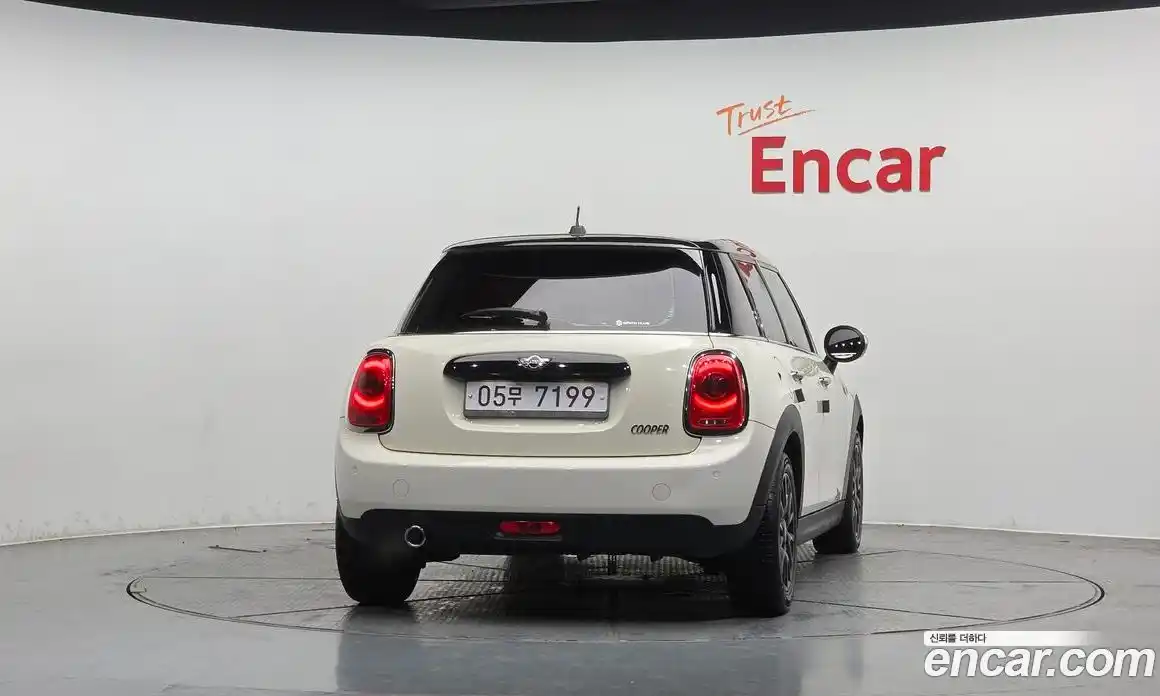 Mini Cooper 2017 1.5 Автомат в Москве № 825286, фото 4