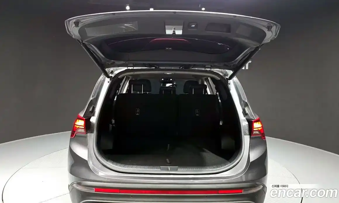 Hyundai Santa Fe 2023 1.6 Автомат в Москве № 108062, фото 20