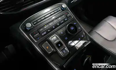 Hyundai Santa Fe 2023 1.6 Автомат в Москве № 108062, миниатюра 9