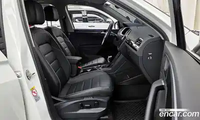Volkswagen Tiguan 2023 2.0 Автомат в Москве № 199027, миниатюра 11
