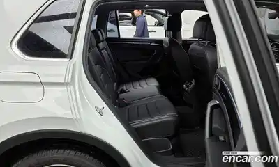 Volkswagen Tiguan 2023 2.0 Автомат в Москве № 199027, миниатюра 12