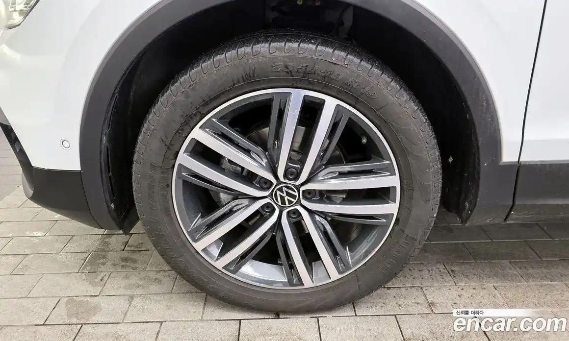 Volkswagen Tiguan 2023 2.0 Автомат в Москве № 199027, фото 5