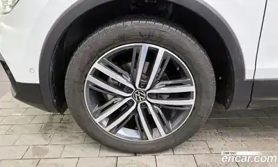Volkswagen Tiguan 2023 2.0 Автомат в Москве № 199027, миниатюра 5