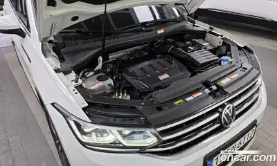 Volkswagen Tiguan 2023 2.0 Автомат в Москве № 199027, миниатюра 6