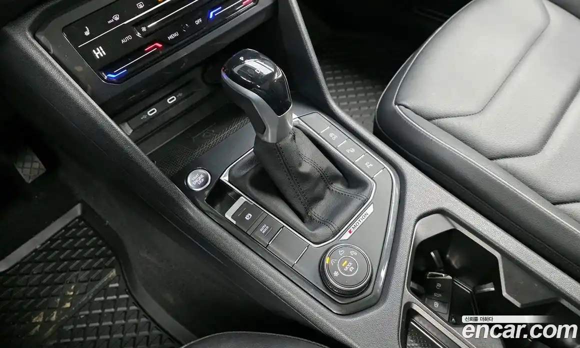 Volkswagen Tiguan 2023 2.0 Автомат в Москве № 199027, фото 9