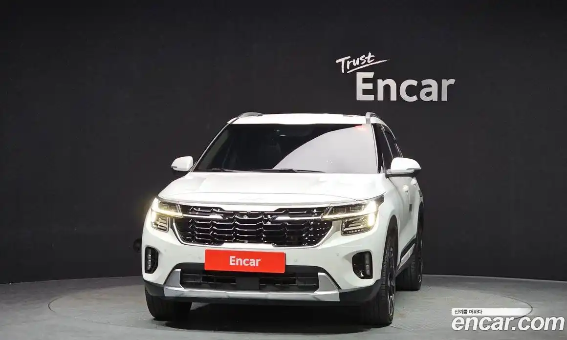 Kia Seltos 2023 1.6 Автомат в Москве № 798123, фото 3