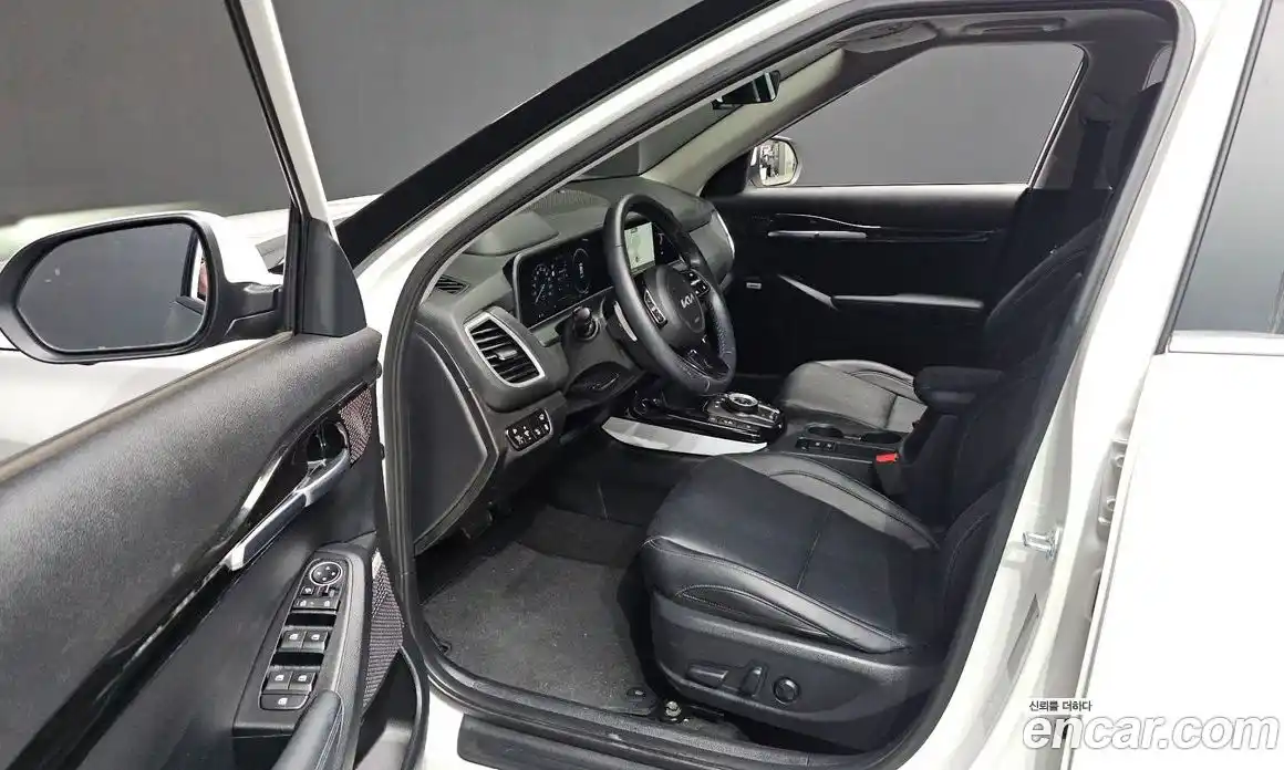 Kia Seltos 2023 1.6 Автомат в Москве № 798123, фото 10