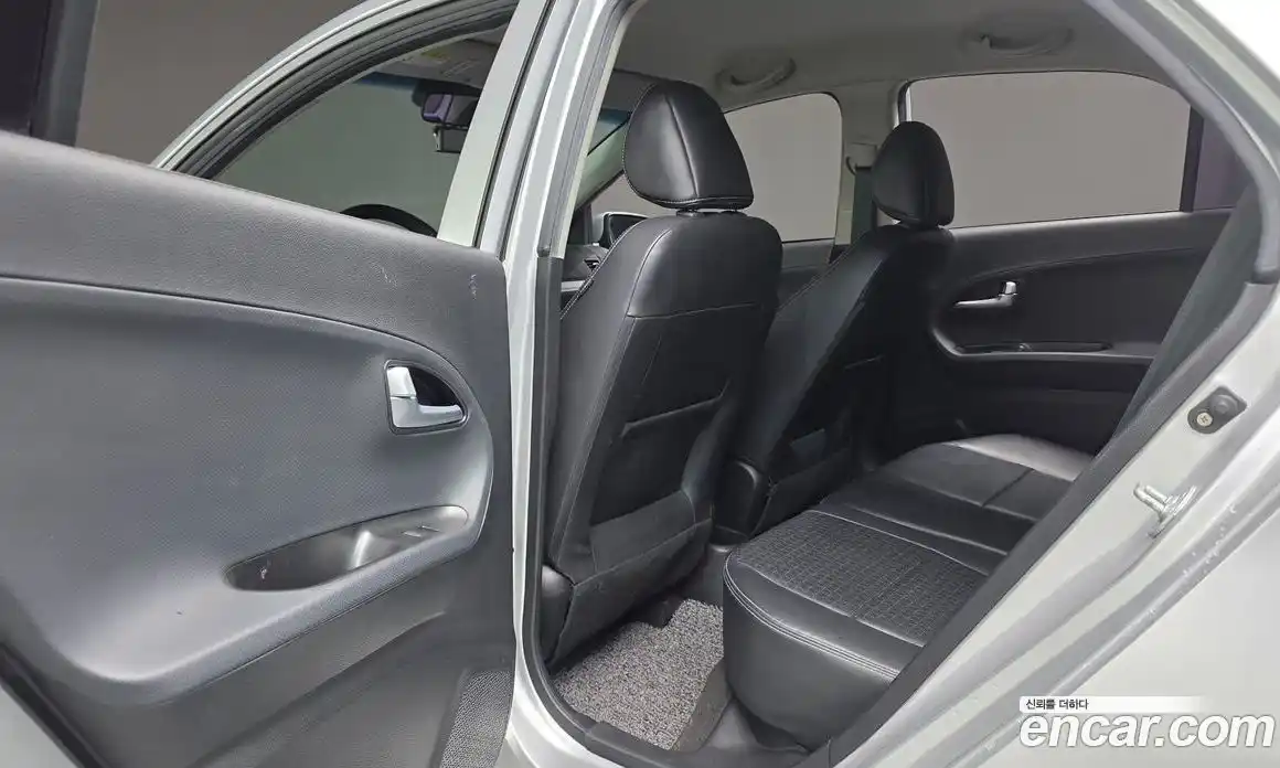 Kia Morning 2016 1.0 Автомат в Москве № 798425, фото 18