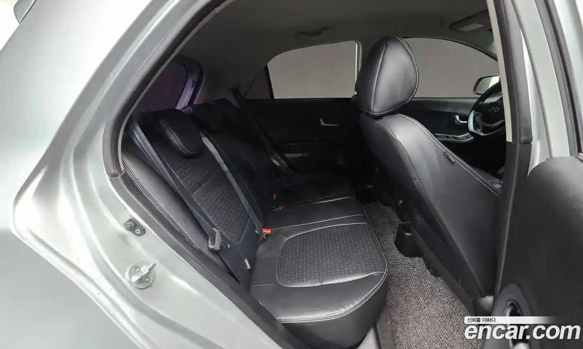 Kia Morning 2016 1.0 Автомат в Москве № 798425, фото 19