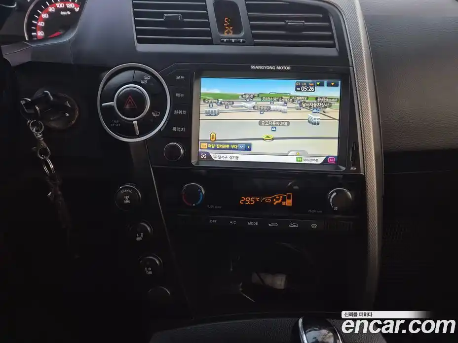 SsangYong Korando 2014 2.0 Автомат в Москве № 799387, фото 15