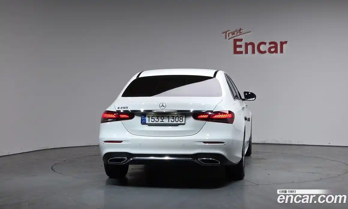 Mercedes-Benz E-Class 2023 2.0 Автомат в Москве № 800687, фото 3