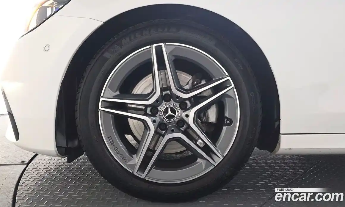 Mercedes-Benz E-Class 2023 2.0 Автомат в Москве № 800687, фото 4