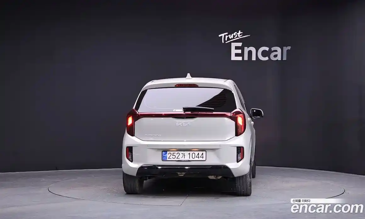 Kia Morning 2023 1.0 Автомат в Москве № 815896, фото 3