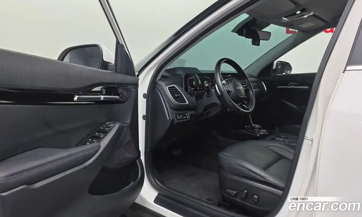 Kia Seltos 2022 2.0 Автомат в Москве № 816661, фото 12