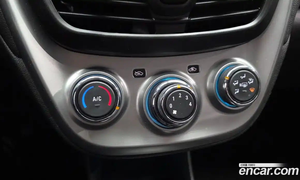 Chevrolet Spark 2016 1.0 Автомат в Москве № 819430, фото 17