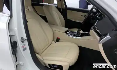 BMW 3-Series 2019 2.0 Автомат в Москве № 820915, миниатюра 11