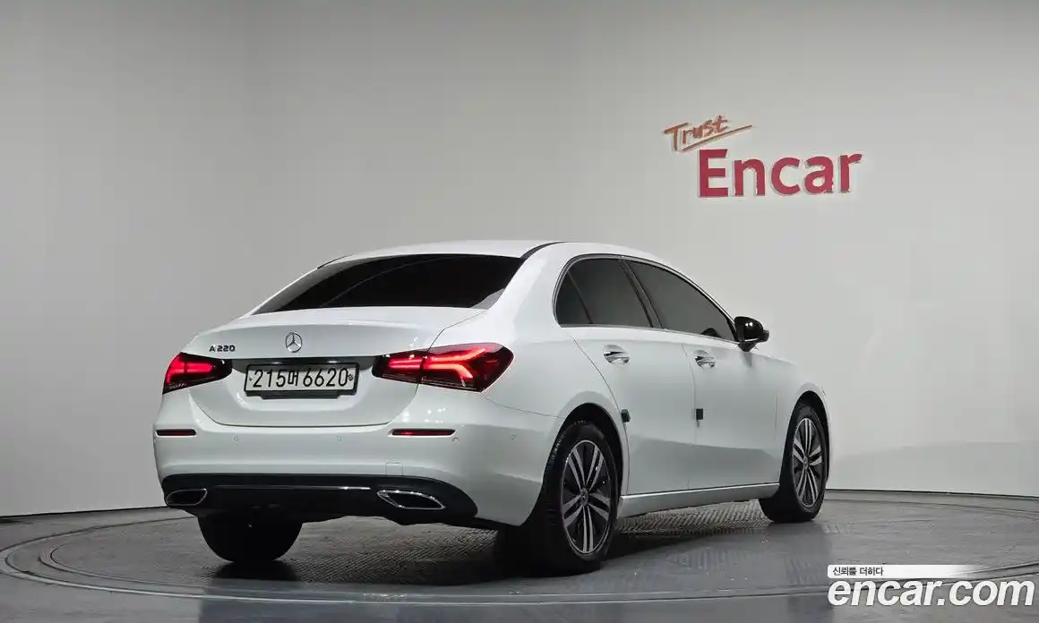 Mercedes-Benz A-Class 2022 2.0 Автомат в Москве № 821806, фото 2