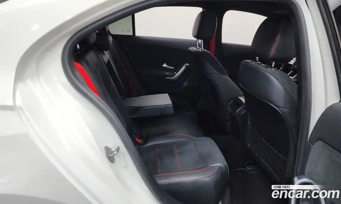 Mercedes-Benz A-Class 2023 2.0 Автомат в Москве № 822713, фото 12