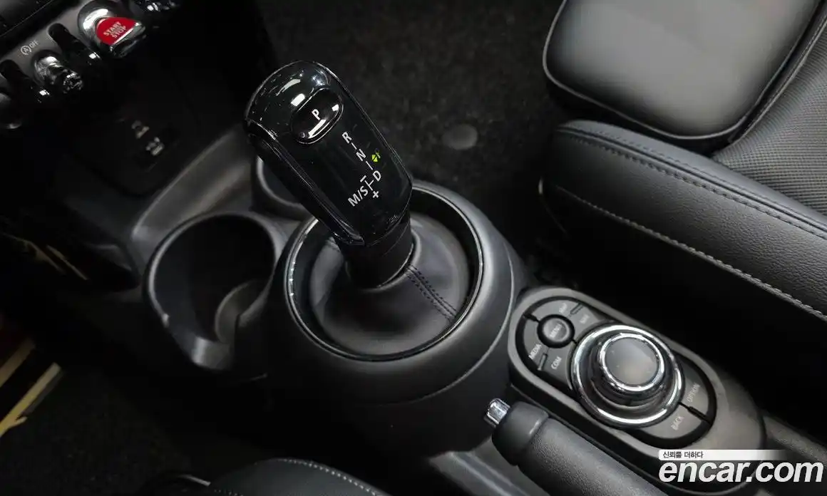 Mini Cooper 2021 1.5 Автомат в Москве № 825335, фото 9