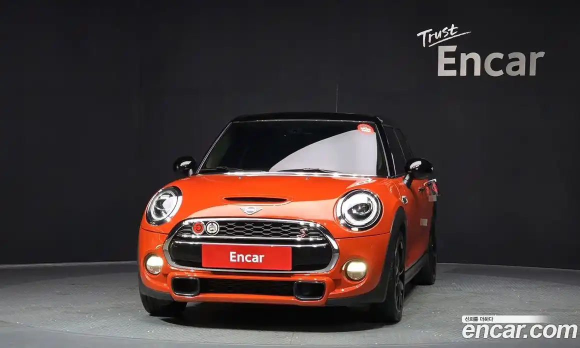 Mini Cooper 2018 2.0 Автомат в Москве № 802426, фото 3