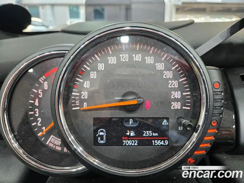 Mini Cooper Convertible 2016 1.5 Автомат в Москве № 802543, фото 8