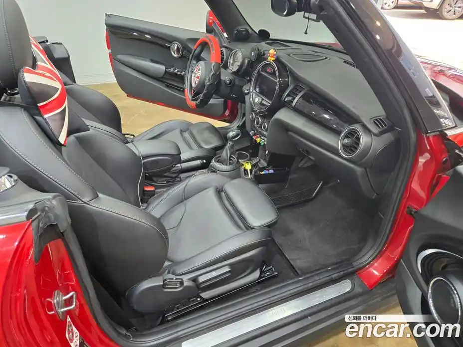 Mini Cooper Convertible 2016 1.5 Автомат в Москве № 802543, фото 9