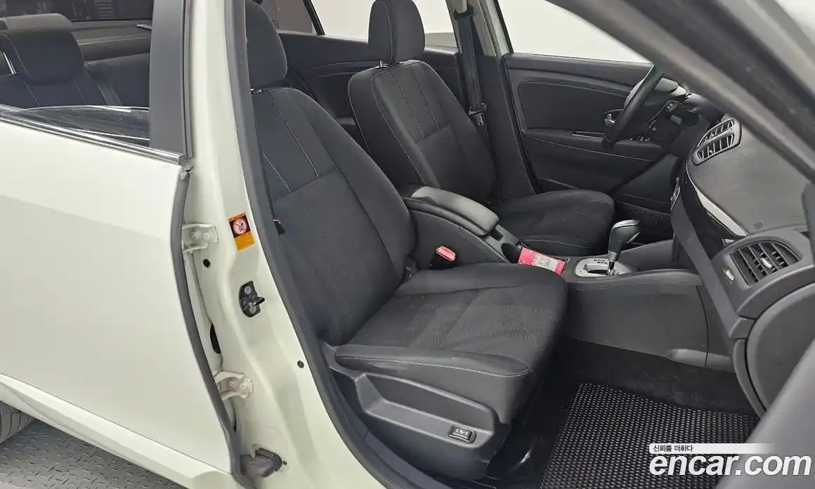 Renault SM3 2012 1.6 Автомат в Москве № 814407, фото 11