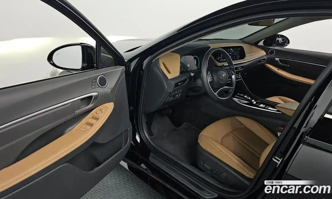 Hyundai Sonata 2023 2.0 Автомат в Москве № 814492, фото 11