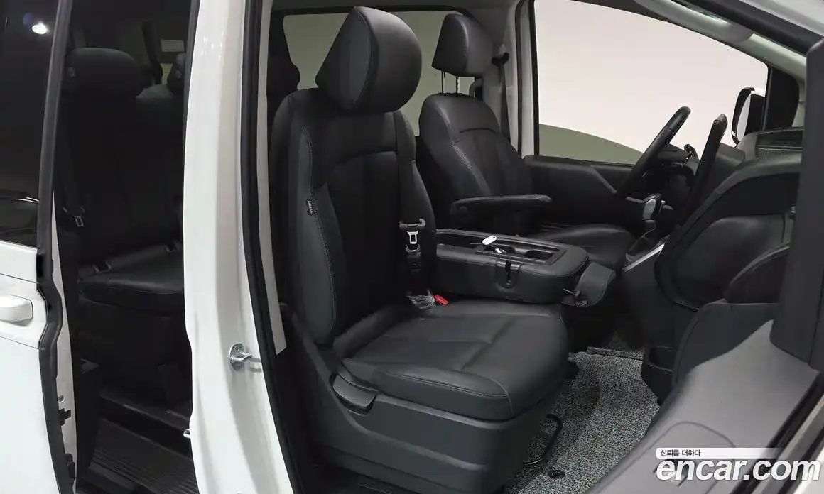 Hyundai Staria 2024 3.5 Автомат в Москве № 814782, фото 11