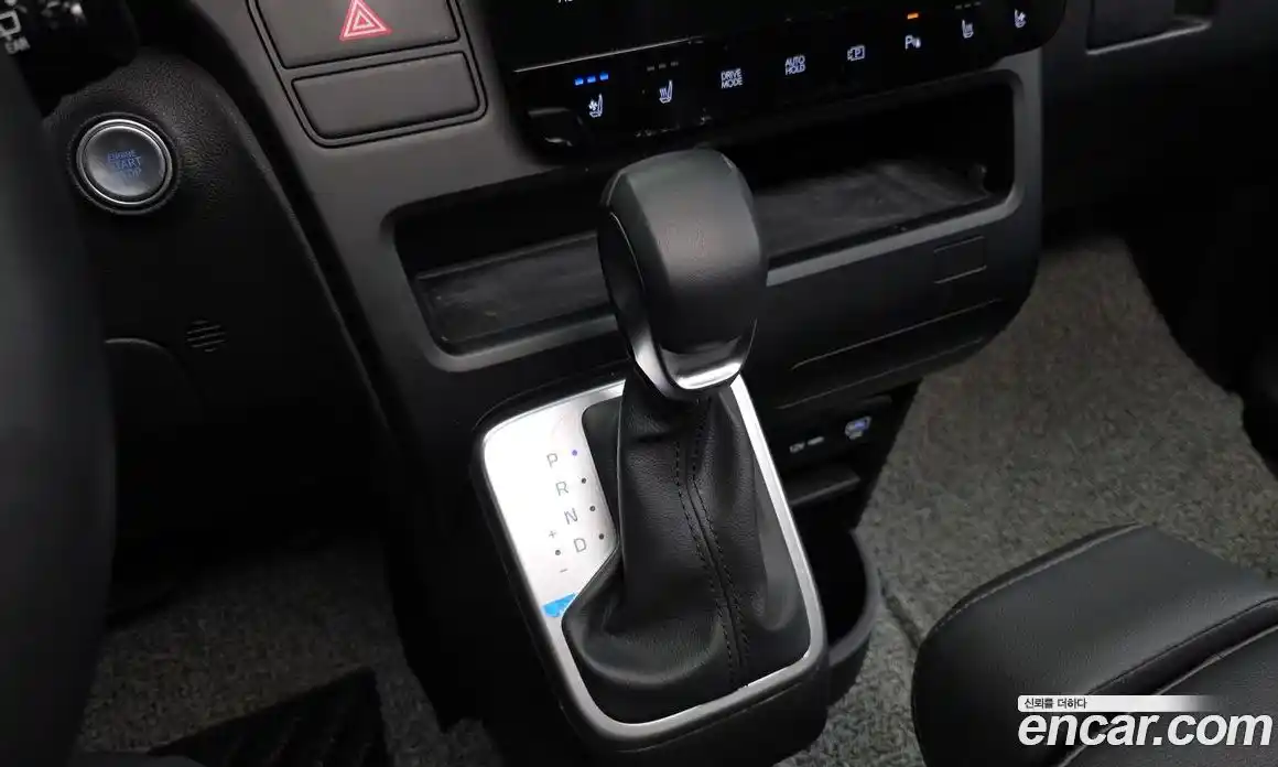 Hyundai Staria 2024 3.5 Автомат в Москве № 814782, фото 8