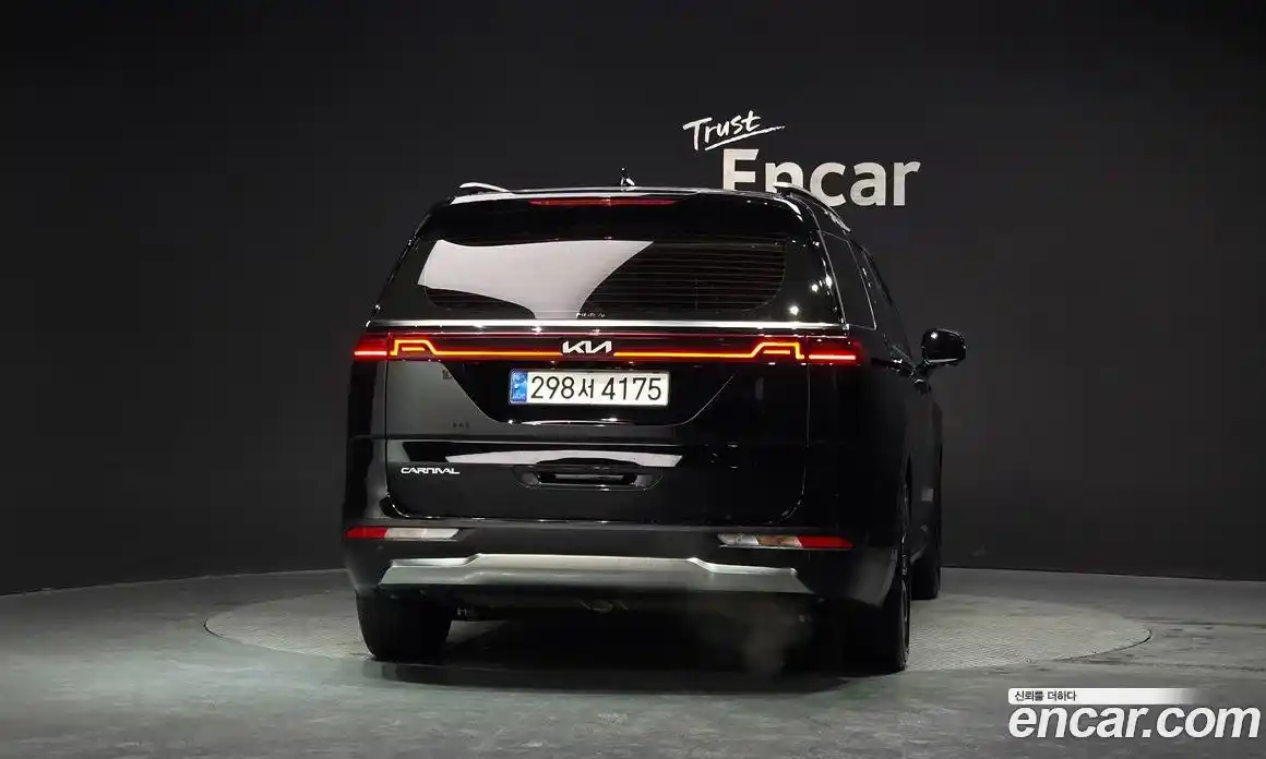 Kia Canival 2023 3.5 Автомат в Москве № 816196, фото 4