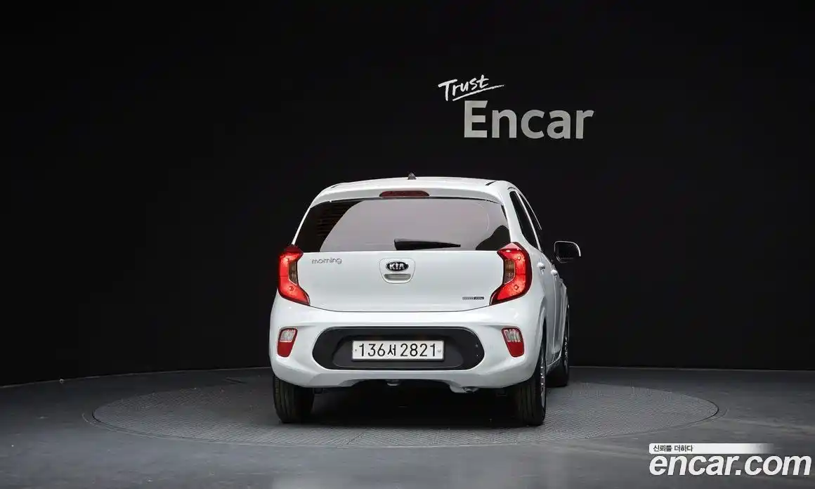 Kia Morning 2019 1.0 Автомат в Москве № 816741, фото 4