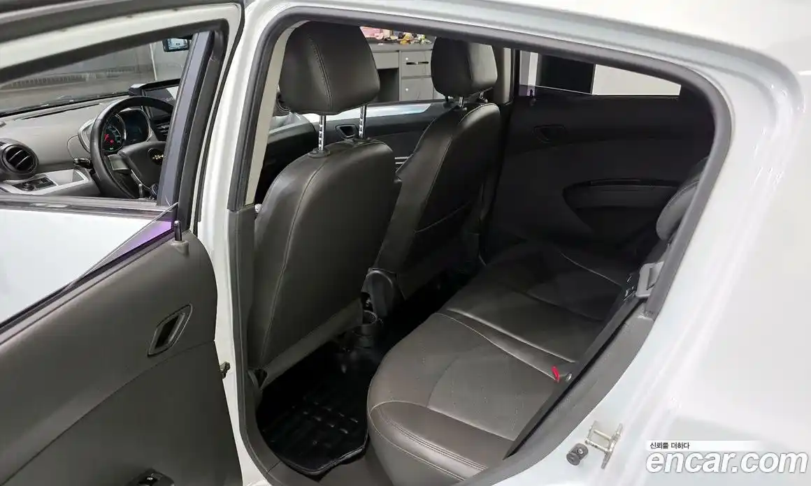 Chevrolet Spark 2015 1.0 Механическая в Москве № 819836, фото 11