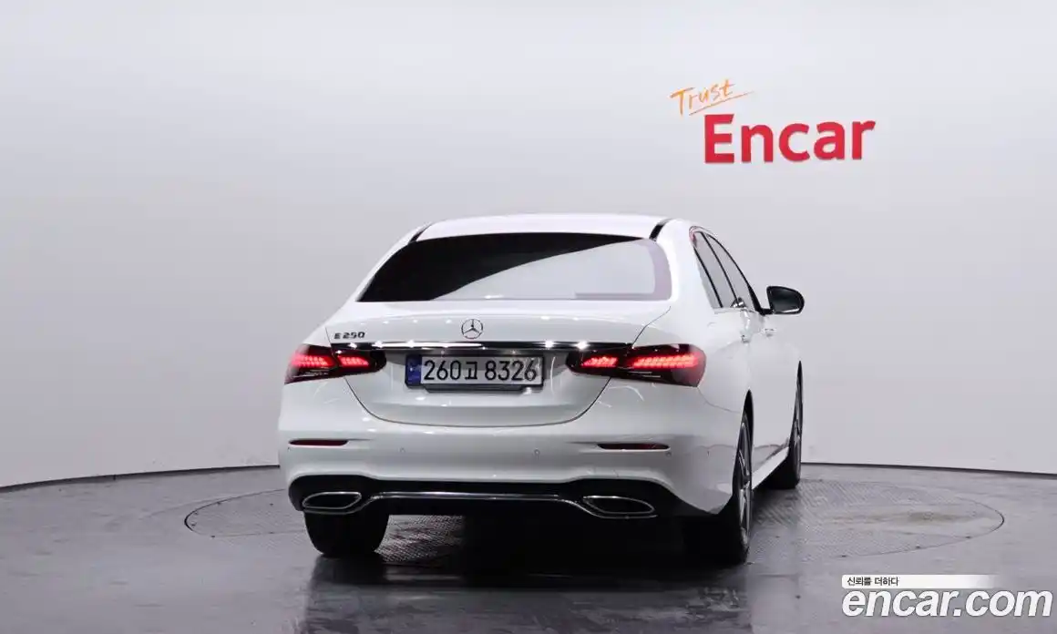 Mercedes-Benz E-Class 2023 2.0 Автомат в Москве № 822096, фото 4