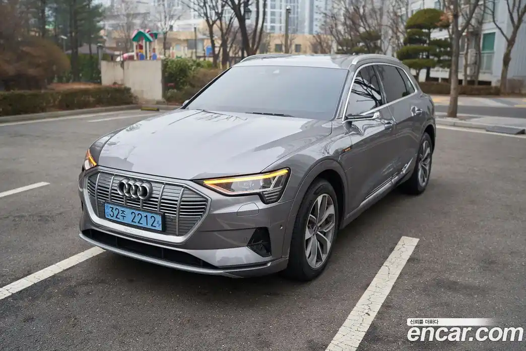 Audi e-tron 2021 0.2 Автомат в Москве № 823646, фото 1