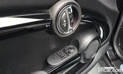Mini Cooper 2019 1.5 Автомат в Москве № 825419, миниатюра 12