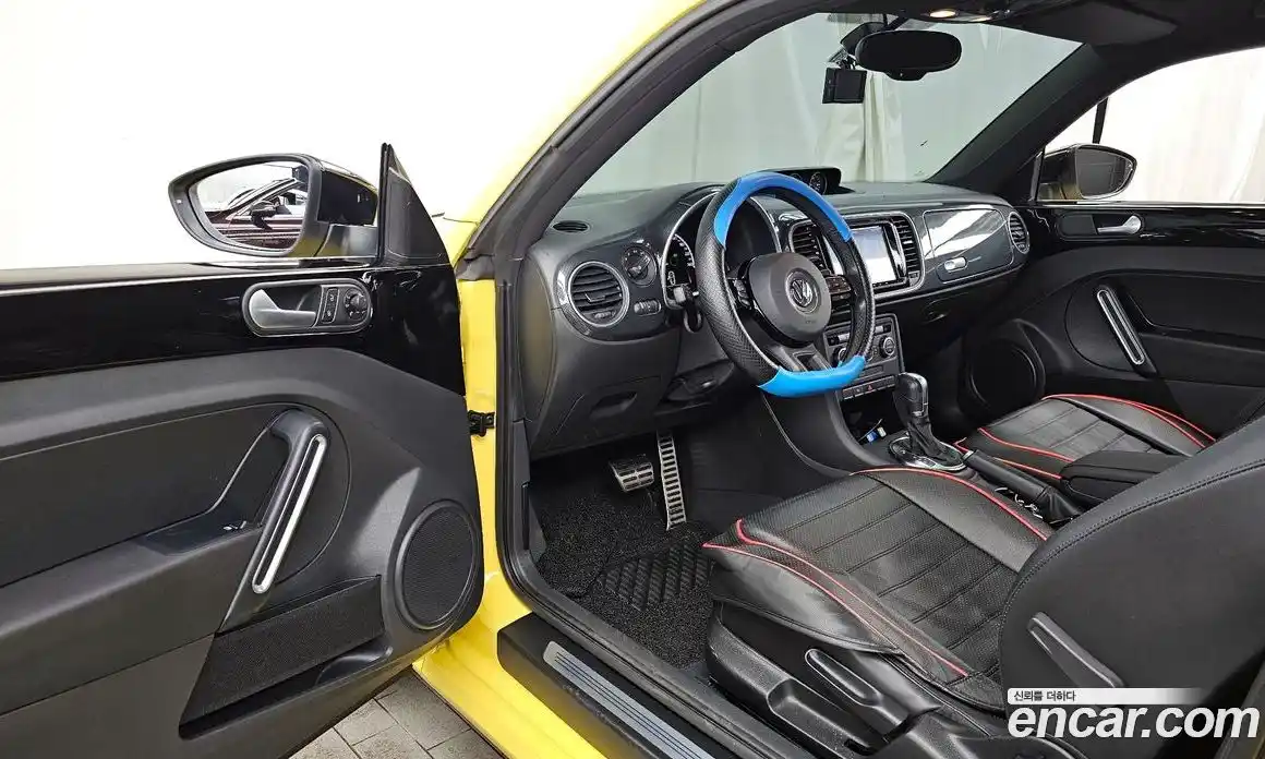 Volkswagen Beatle 2013 2.0 Автомат в Москве № 826260, фото 10