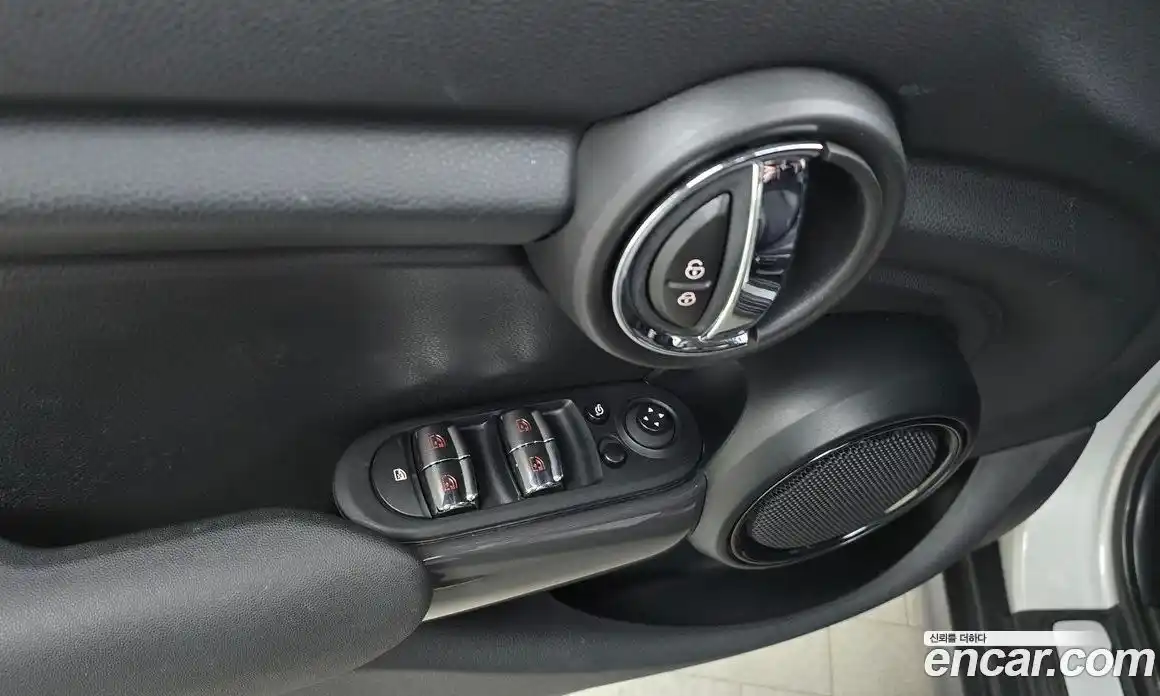 Mini Cooper 2020 1.5 Автомат в Москве № 802413, фото 17