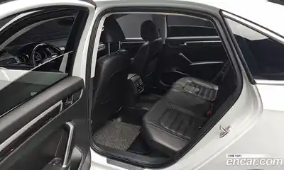 Volkswagen Passat 2018 2.0 Автомат в Москве № 826131, миниатюра 12