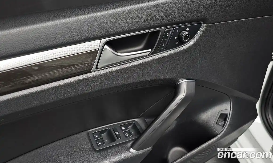 Volkswagen Passat 2018 2.0 Автомат в Москве № 826131, фото 17