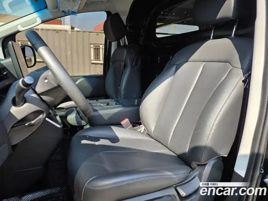 Hyundai Staria 2025 3.5 Автомат в Москве № 853921, фото 12