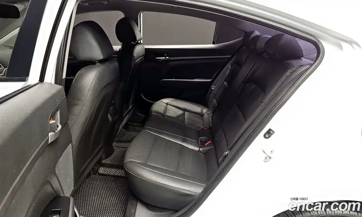 Hyundai Avante 2017 1.6 гидро в Москве № 854295, фото 12