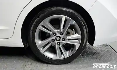 Hyundai Avante 2017 1.6 гидро в Москве № 854295, миниатюра 5