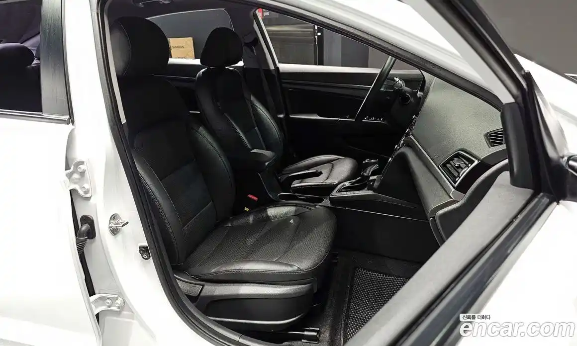 Hyundai Avante 2017 1.6 гидро в Москве № 854295, фото 10