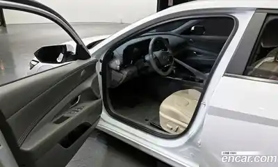 Hyundai Avante 2024 1.6 Автомат в Москве № 854325, миниатюра 10