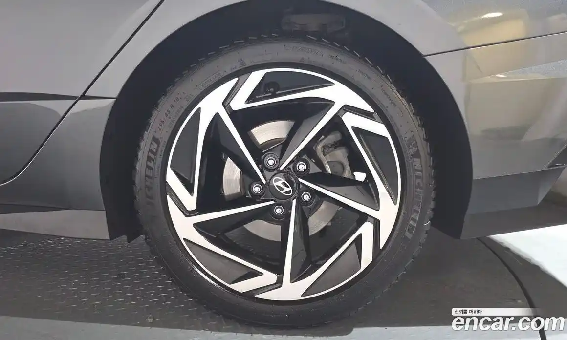 Hyundai Sonata 2023 1.6 Автомат в Москве № 854351, фото 4