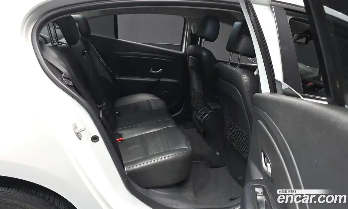 Renault SM3 2018 1.6 Автомат в Москве № 854384, фото 12