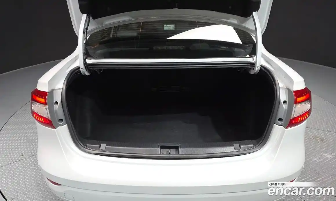 Renault SM3 2018 1.6 Автомат в Москве № 854384, фото 20