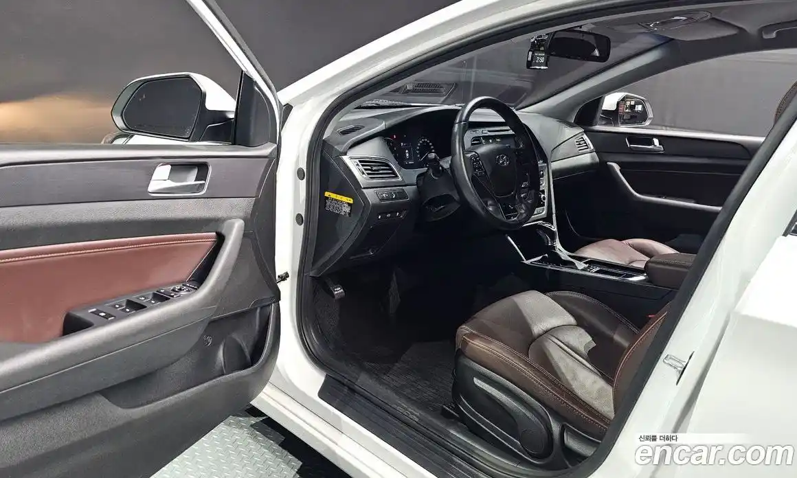 Hyundai Sonata 2016 2.0 гидро в Москве № 854703, фото 12